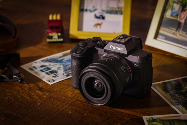 13. EOS R8 Mark II 全新導入的機身五軸防手震系統，搭配相容鏡頭時，中央最高可達約 7.5級、周邊最高約 7.0級防手震效果，大幅提升手持拍攝的自由度